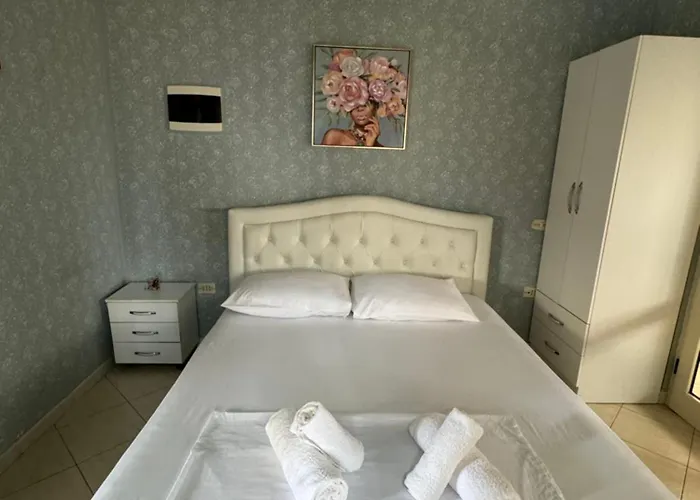Apartment Mirela's Center *